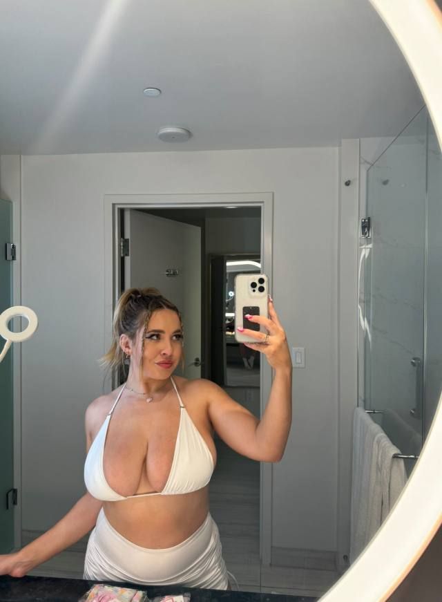 Down for hookup fun sex 🍆🍑👅💦💦💦💧 - Image 3